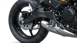 ‘Huyền thoại côn tay’ kinh điển của Nhật chính thức ra mắt: Đẳng cấp hơn Honda Winner R, giá hấp dẫn