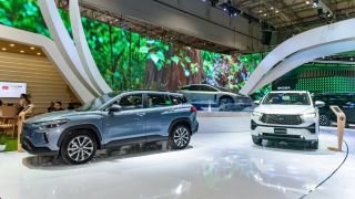 Hàng loạt xe Hybird đua nhau giảm giá mạnh cuối tháng 10
