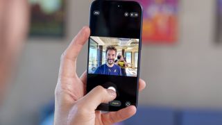 iPhone 17 Pro vượt mặt mọi đối thủ, trở thành smartphone selfie tốt nhất thế giới