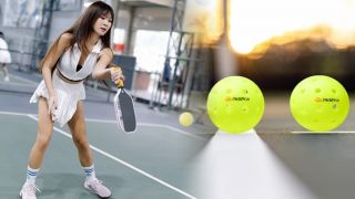 Người chơi pickleball tranh cãi gay gắt bóng 'in' hay 'out', hé lộ quy tắc riêng giữ hòa khí