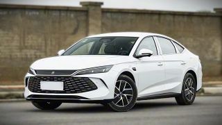 Sedan giá chưa tới 400 triệu, tiết kiệm chỉ 2,7 lít xăng/100 km, khiến Toyota Camry phải dè chừng