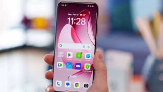 OPPO Reno13 Pro 5G đại chiến Galaxy S25, pin khủng 5.800 mAh, sạc 80W đe nẹt iPhone 17