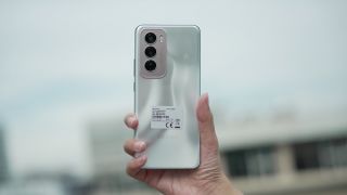 Đây là chiếc điện thoại OPPO giá hơn 8 triệu đáng mua nhất hiện nay, trang bị xịn chẳng kém Galaxy S25