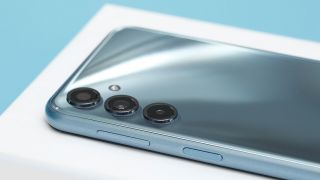Ba mẫu Samsung Galaxy pin khoẻ, giá cực tốt để anh em chơi game, xem phim cả ngày dài