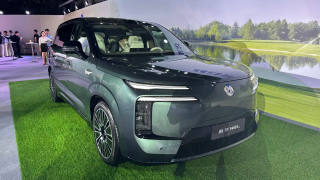 Đối thủ mới của Range Rover ra mắt: SUV 955 mã lực, giá rẻ khó tin