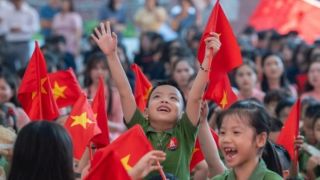 Hà Nội dự kiến thay đổi thu chi một số dịch vụ ở trường học: Phụ huynh lưu ý khoản đón sớm trả muộn