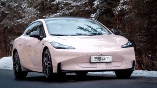 Coupe điện mới trình làng giá hơn 500 triệu, sẵn sàng 'đè bẹp' ông vua Toyota Camry