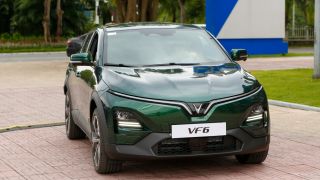 Giá lăn bánh VinFast VF 6 mới nhất cuối tháng 10/2025 hấp dẫn khó cưỡng, là ‘món hời’ cho khách Việt