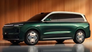 SUV cỡ lớn 724 mã lực thách thức Hyundai Palisade, pin 115 kWh, sạc 15 phút đi 350 km