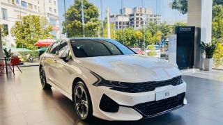 ‘Gạt giò’ Toyota Camry, Kia K5 hạ giá lăn bánh cực sâu nhờ ưu đãi ‘siêu khủng’ đầu tháng 11/2025