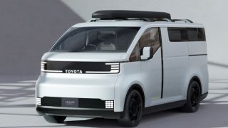 Toyota hé lộ HIACE Concept thế hệ mới: Lột xác với thiết kế không cột bên và khoang lái siêu tương lai