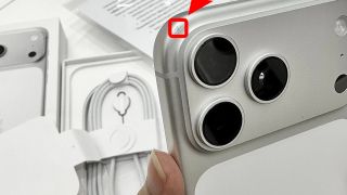 Lùm xùm vụ cửa hàng uỷ quyền Apple tại Việt Nam từ chối đổi iPhone 17 Pro Max bị xước khi vừa mở hộp