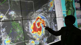 Tin bão mới nhất: Bão Phượng Hoàng đổ bộ trong đêm nay, nước ta chịu ảnh hưởng thế nào?