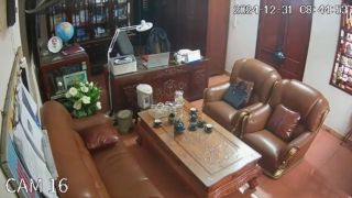 Danh tính người đàn ông lộ nhiều hình ảnh ‘thân mật’ với nhiều phụ nữ trong phòng làm việc ở Ninh Bình