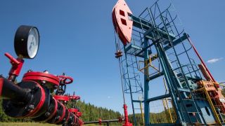 Cập nhật giá xăng dầu hôm nay 10/11: Xăng dầu đồng loạt tăng nhờ hy vọng Mỹ sớm mở cửa, thúc đẩy nhu cầu