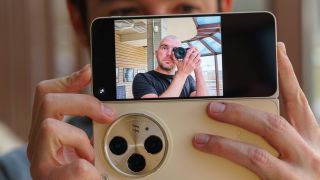 Đây là chiếc điện thoại gập màn lớn đáng mua nhất tháng 11, rẻ hơn Galaxy Z Fold7 hơn 20 triệu đồng