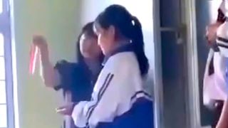 Vì sao 14/15 phụ huynh đồng ý để cô giáo dùng thước đánh học sinh tiếp tục đi dạy nhưng cô vẫn bị cho nghỉ?