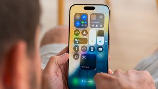 Đây là iPhone màn lớn giá rẻ cuối cùng, rẻ hơn iPhone 17 cho màn lớn hơn, dùng ngon nhiều năm tới