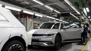 Hết thời 'được nâng đỡ', xe điện Hyundai và Kia rớt doanh số thảm hại