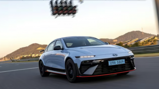 Sedan điện hiệu năng cao của Hyundai ‘trình làng’ khiến Mercedes phải dè chừng