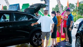 Doanh số gấp 3 lần Toyota, vượt xa cả thị trường: VinFast thể hiện ưu thế về chất lượng toàn diện