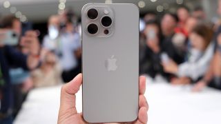 Đây là chiếc iPhone Pro Max rẻ nhất Việt Nam trong tháng 11, trang bị không kém nhiều iPhone 17 Pro Max