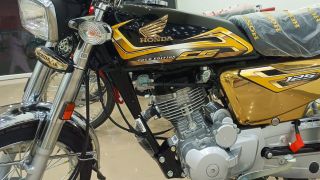 Honda chính thức mở bán ‘huyền thoại côn tay’ phiên bản 'vàng' mới: Đẹp hiếm thấy, giá 24 triệu đồng