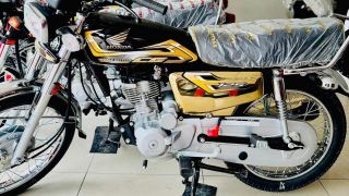 Tin xe máy 19/11: ‘Huyền thoại côn tay’ 125cc mới của Honda chính thức về đại lý, giá 24 triệu đồng
