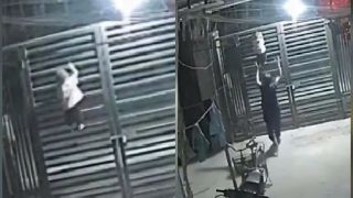 Gia đình kể lại giây phút bé trai 2 tuổi trèo cổng cao 2m với tốc độ choáng váng