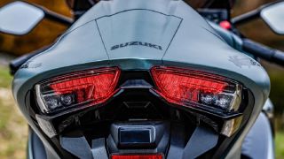 Tin xe máy 20/11: ‘Huyền thoại côn tay’ của Suzuki ra mắt, đẳng cấp vượt thời gian, có ABS, giá mềm