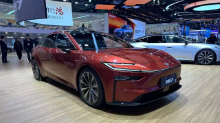 Sedan điện mới nhà Toyota tham vọng lật đổ Tesla, ‘đàn anh’ của Camry chính thức lộ diện