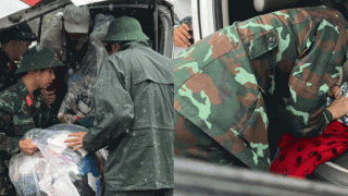 Phát hiện bé 2 tuổi bị trượt ngã xuống dòng nước lũ ở Gia Lai: Tím tái, trong tình trạng nguy kịch