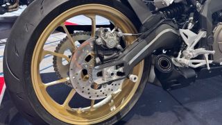 Tin xe trưa 22/11: ‘Vua côn tay’ mới ‘đỉnh’ hơn Yamaha Exciter và Honda Winner R ra mắt với giá rẻ