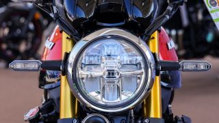 ‘Huyền thoại côn tay’ kinh điển của Nhật chính thức ra mắt: Đẳng cấp vượt thời gian, có ABS, giá mềm