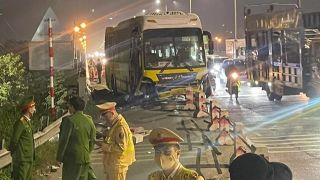 Nguyên nhân xe khách tông 2 người tử vong trên cầu Thanh Trì, nhân chứng tiết lộ xót xa