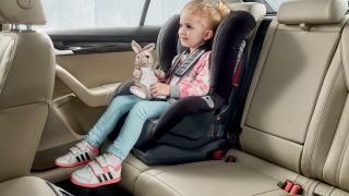 Những loại xe nào tại Việt Nam có sẵn ghế trẻ em?