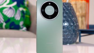 Đây là chiếc điện thoại tầm trung có camera xịn như Galaxy S Ultra, pin trâu top 1 phân khúc