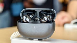 Huawei FreeBuds Pro 5 ra mắt: Tai nghe không dây đầu tiên trên thế giới có công nghệ NearLink Audio