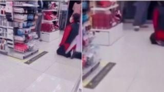 Nhân viên cửa hàng phải quỳ gối xin lỗi vì nhắc nhớ đứa trẻ, phản ứng của người mẹ gây sốc