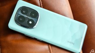 Vua tầm trung của Xiaomi sắp ra mắt với camera 200MP áp đảo cả Galaxy S25 Ultra dễ dàng