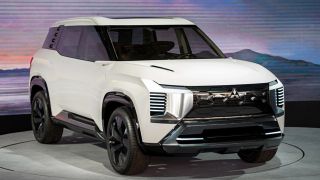 Mitsubishi Destinator ra mắt Việt Nam: Giá từ 739 triệu đồng - thách thức Mazda CX-5, Hyundai Tucson