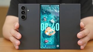 Galaxy Z TriFold ra mắt: Smartphone gập ba đầu tiên, màn hình 10 inch siêu mỏng, giá gần 65 triệu đồng