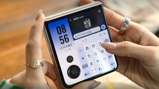 Kẻ hủy diệt Galaxy Z Flip7 ra mắt: Màn hình phụ đa năng, hệ thống camera cao cấp, pin khủng