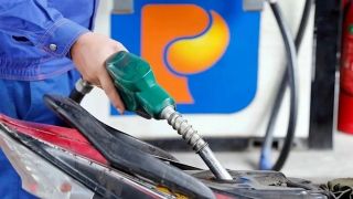 Giá xăng dầu hôm nay 5/12: Giá xăng tiếp tục leo thang trong khi giá dầu bất ngờ giảm