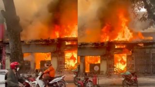 Hiện trường hỏa hoạn lớn trên phố Lò Đúc, Hà Nội, cửa hàng bị thiêu rụi hoàn toàn 