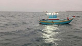 Xôn xao vụ người đàn ông chết trên thuyền trôi tự do ở biển Phú Qúy
