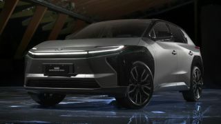 Toyota bZ4X ‘đốt nóng’ đường đua SUV điện: Thiết kế hiện đại, vận hành 570 km, giá từ 1,2 tỷ đồng