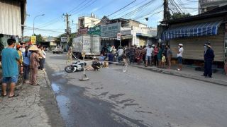 TPHCM: Thắng gấp vì xe ba gác đậu ngược chiều, nạn nhân bị xe tải cán tử vong thương tâm