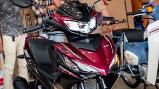 Đẹp hơn Honda Future và Wave Alpha, ‘vua xe số’ 135cc mới của Yamaha đã về đại lý Việt với giá sốc