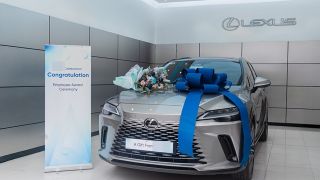 Xôn xao 1 công ty thưởng nóng xe Lexus cuối năm cho nhân viên